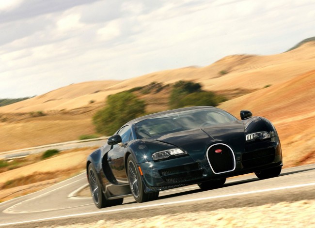 Bugatti-Veyron_Super_Sport_2011_photo_04
