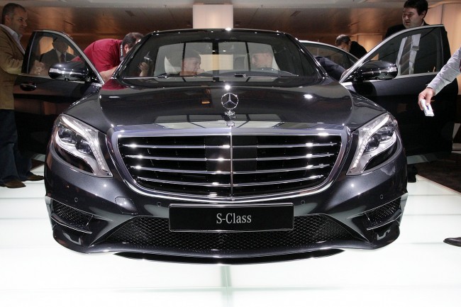 2014-s-class-reveal-live-15