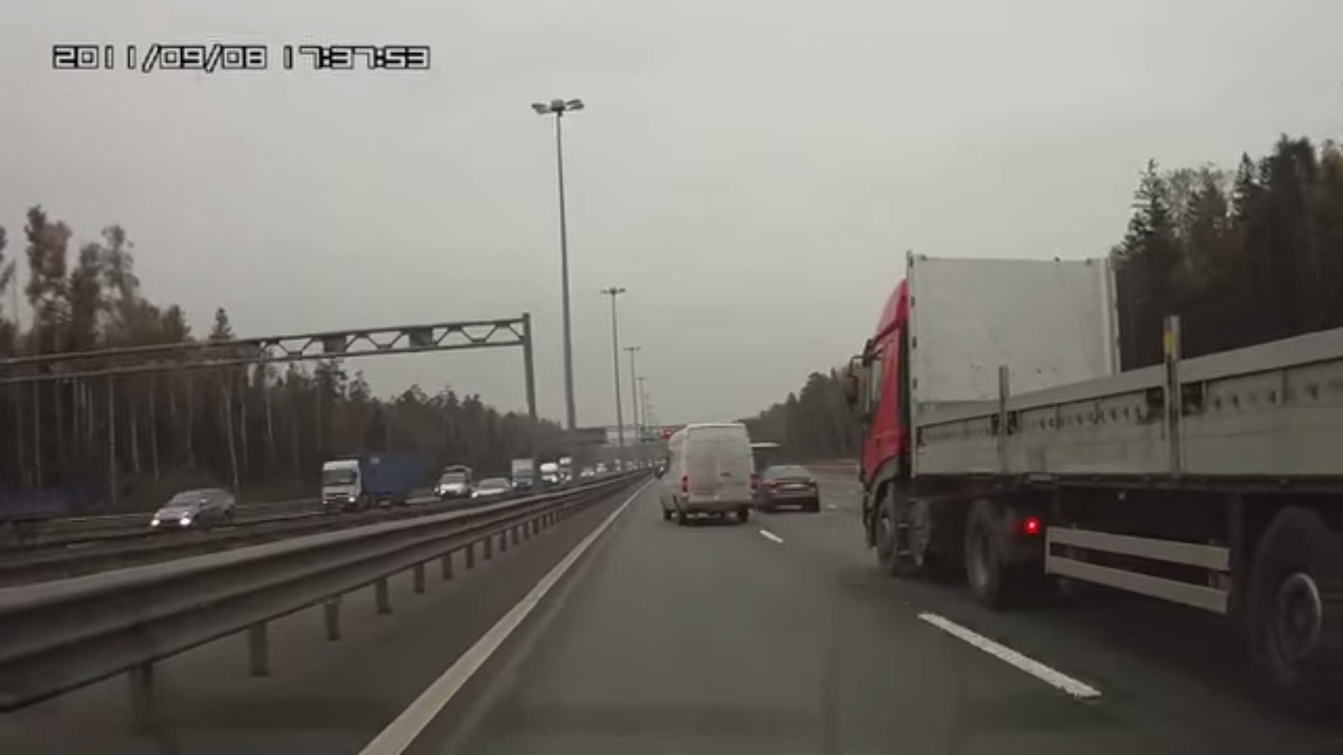 سائق شاحنة روسي ينقذ حياته Untitled8.jpg