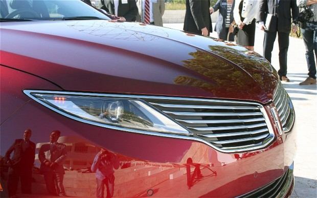 2013-Lincoln-MKZ-front-grille