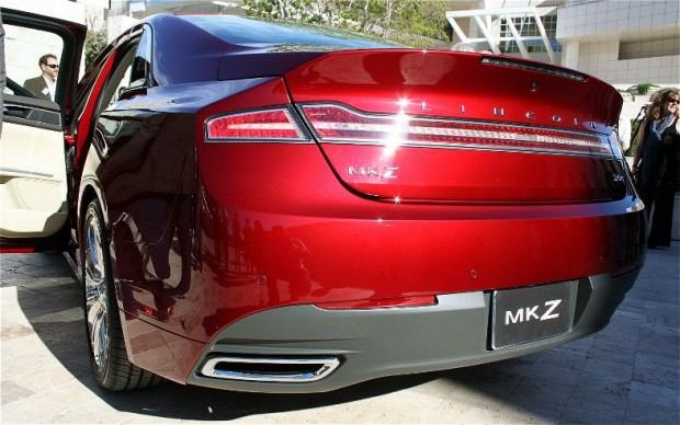 2013-Lincoln-MKZ-rear-end