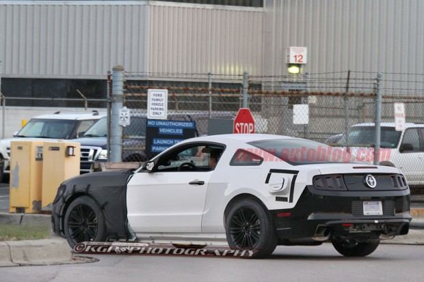 2015-ford-mustang-spied05