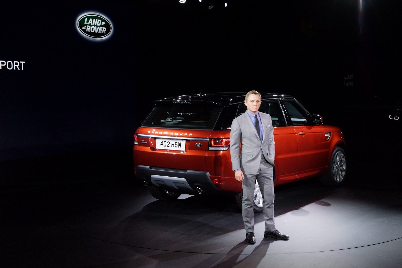 Daniel-Craig-Nick-Reding-Range-Rover-Sport003[2]