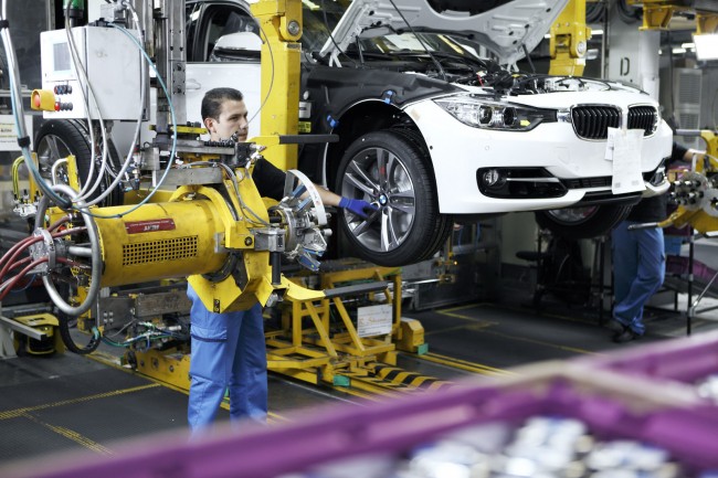 2012-BMW-3-Series-production-2