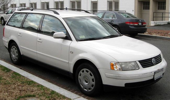 800px-1998-2001_Volkswagen_Passat_wagon_--_01-07-2012_front