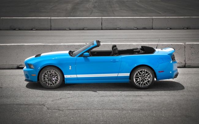 2013-Ford-Shelby-GT500-Convertible-left-side-view