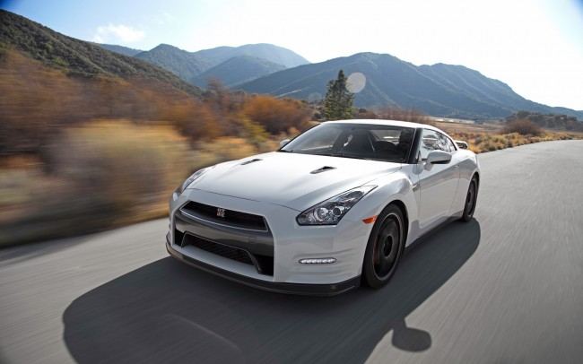 2013-Nissan-GT-R-Black-Edition-front-three-quarters-in-motion