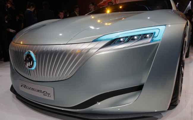 2013-Buick-Riviera-Concept-headlight-1