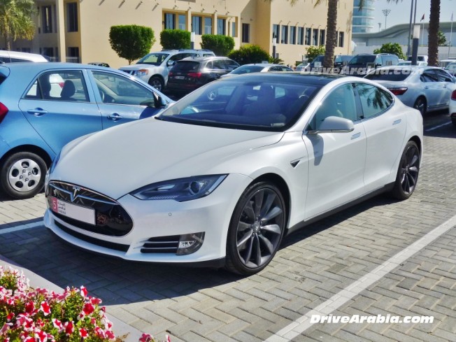 2014-Tesla-Model-S-in-the-UAE