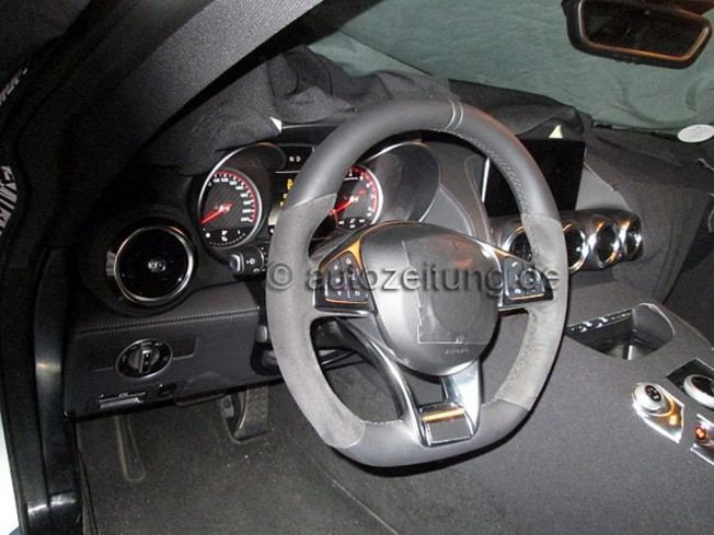 Mercedes-GT-AMG-2015-Innenraum-Erlkoenig-Interieur-03