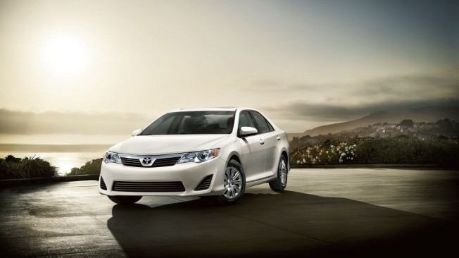 2014_Toyota_Camry_LE_1077479